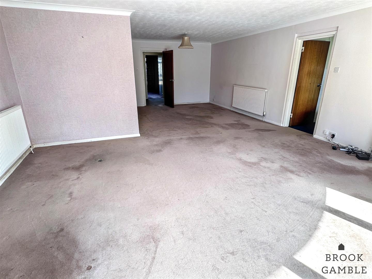 3 Bedroom Flat. St. Johns Road in Eastbourne,  9